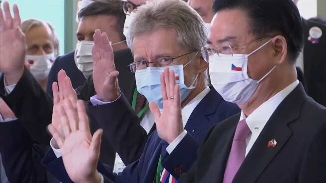 Donutíme Vystrčila zaplatit za návštěvu Tchaj-wanu vysokou cenu, hrozí Peking