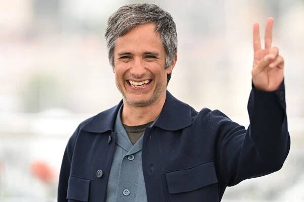 Gael Garcia Bernal poses during a photocall for the film "Amores Perros" at the 78th edition of the Cannes Film Festival in Cannes, 