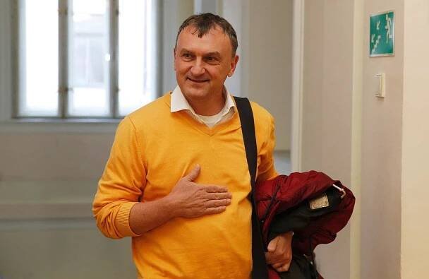 Uhlobaron Koláček má nastoupit do švýcarského vězení, za mříže se mu nechce