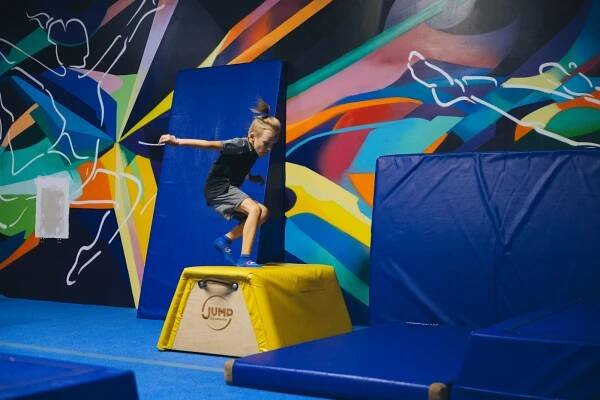 Vstupy nebo permanentky do Jump Academy Olomouc: trampolíny, parkour zóna i 9D kino