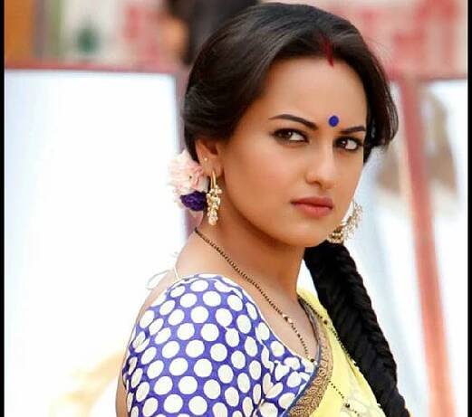 Sonakshi Sinha With Forehead Blue Mark Wallpaper
