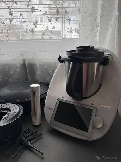 Thermomix TM6 s příslušenstvím záruka 5/2026