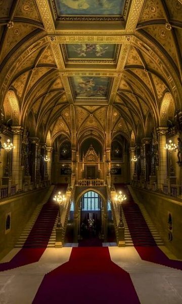 Inside the Pralaments Building in Budapest - Beat Dietsch - Bringing Photography into Focus