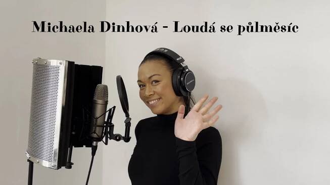 Marta Kubišová - Loudá se půlměsíc (cover by Michaela Dinhová)