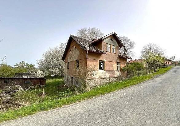 Rodinný dům s pozemky 1.658m2 v obci Hvožďany. | 1. Chodská realitní kancelář v.o.s. 