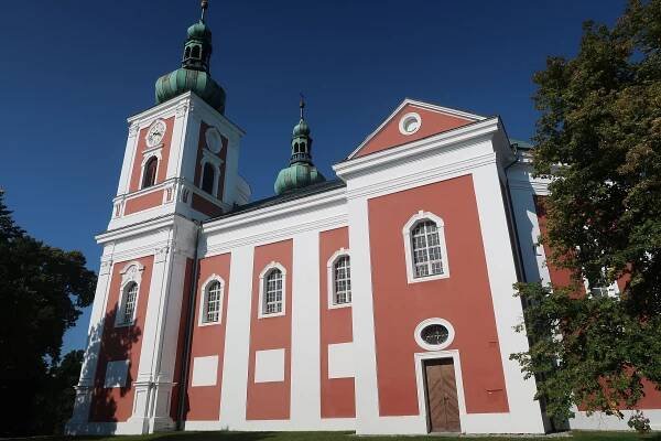 Pohled na kostel od západu