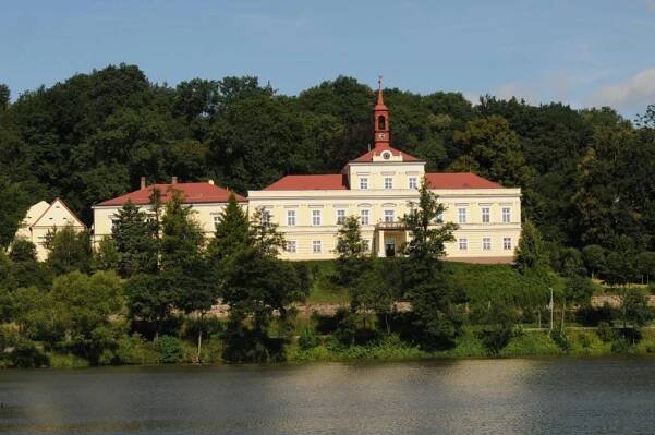 Penzion Zámek Rozsochatec Images