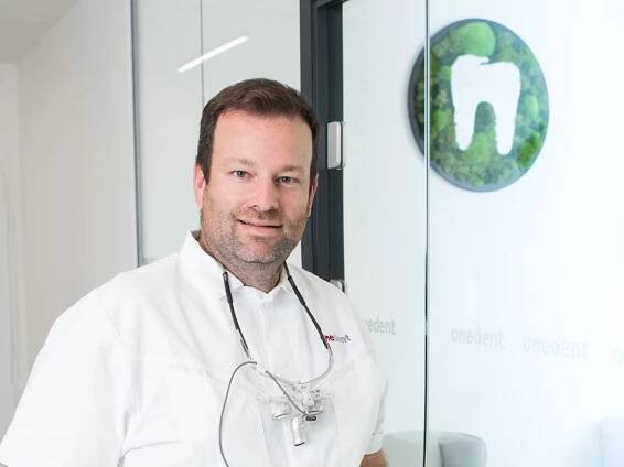 MUDr. Michal Bumbálek, zubař Brno — Onedent