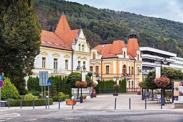 Nejen bolavá záda. Se syndromem, který možná ničí i vás, jeďte do slovenských lázní