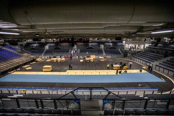 Příprava hrací plochy pro tenisové utkání, 24. ledna 2025, Ostrava.