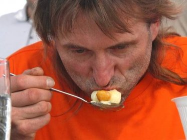 Meruňkobraní v Židlochovicích: jedlík Hamerský snědl za čtvrt hodiny 67 knedlíků