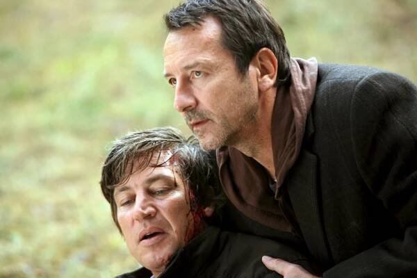 Komisař Adamsberg - Muž naruby - Z filmu - Tobias Moretti, Jean-Hugues Anglade