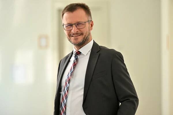 Ministr zemědělství Zdeněk Nekula: Cena obilí klesá, rohlíky budou levnější