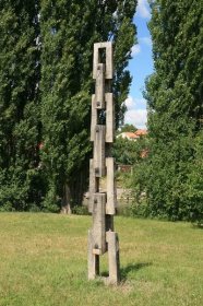 Soubor:Brno-Bystrc, Obvodová, plastika Řetěz (4272).jpg