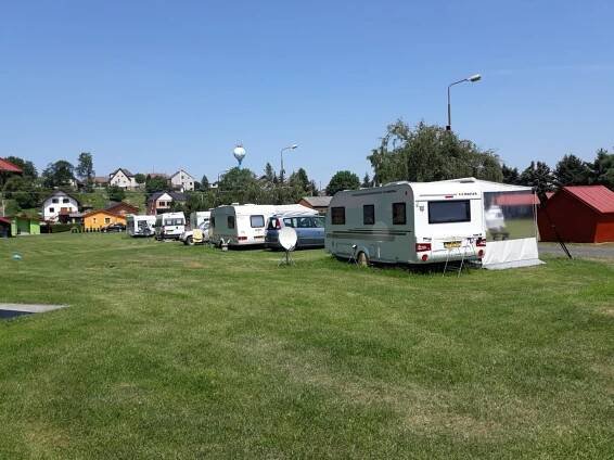 Kemp na Klatovsku vzkazuje zastupiteli Prahy 13: Už k nám nikdy nejezděte