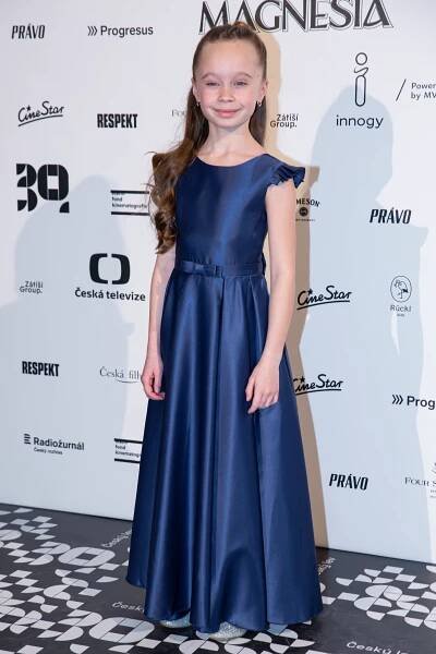 FOTO: Valentýna Bečková v krásných modrých šatech. – stránka 1