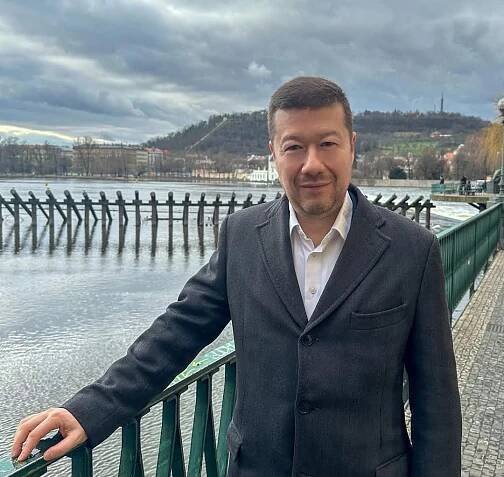SPD už zřetelně přeskočila STAN. S ANO by složila většinovou vládu. - Minutové zprávy 