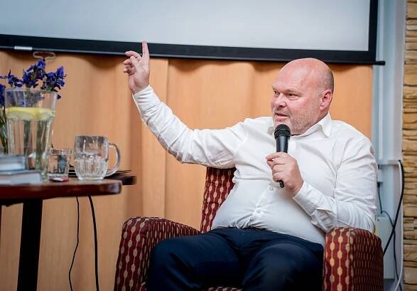 Třicátým hostem zručského pořadu Křeslo pro hosta byl věhlasný fyzioterapeut
