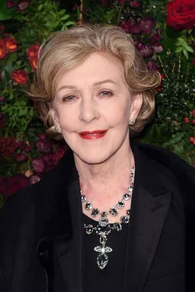 Patricia Hodge