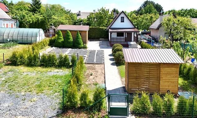 Prodej chaty se zahradou Štětí - Jiří a Jana Černí 