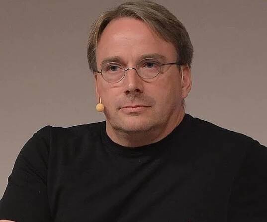 Linus Torvalds Biography - Facts, Childhood, Family Life & Achievements