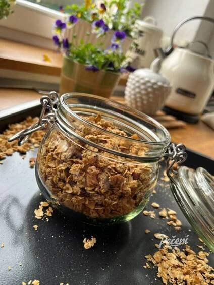 Domácí granola alias zapečené müsli - Víkendové pečení
