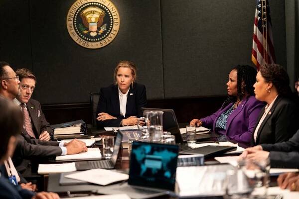 Kevin Rahm, Téa Leoni, Tonya Pinkins, Linda Powell - Paní ministryně - Hail to the Chief - Z filmu