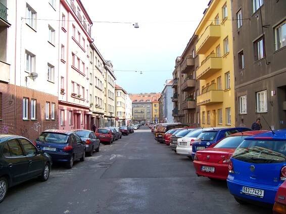 Soubor:Strašnice, Za poštou.jpg