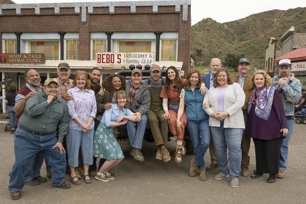 Geoffrey Owens, Joe Nunez, Jim O’Heir, Nancy Lenehan, Langston Kerman, Pam Grier, Belle Adams, JT Neal, Dax Shepard, Lake Bell, Lennon Parham, Ed Begley Jr., Lisa Linke, David Koechner, Celia Weston, Brendan Hunt - Farma na spadnutí - Tornado Season: Part Two - Z natáčení