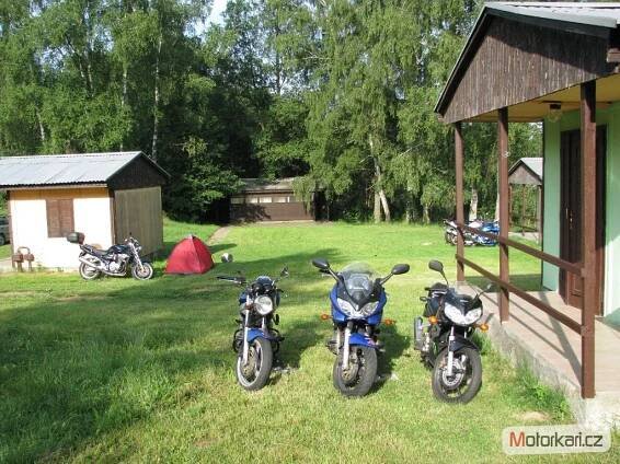 Chatová osada Budín u Jindřichova Hradce Motoubytování moto zajímavosti | Motorkáři.