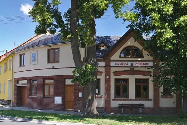 Soubor:Hasičská zbrojnice, Luběnice, okres Olomouc.jpg