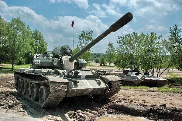 Německé útočné dělo STUG 3, sovětské tanky T54, T55, T72 a hlavně T34, proslavený v druhé světové válce. To vše a ještě mnohem více můžou vidět návštěvníci v sobotu 27. dubna na Tankovém dni s Mirakulem v Milovicích.
