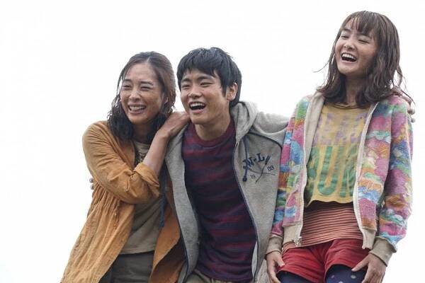 Eri Fukacu, Júki Izumisawa, Wakana Aoi - Survival Family - Z filmu