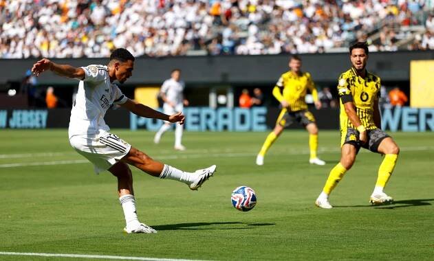 Trent Alexander-Arnold of Real Madrid shooting during a soccer match.