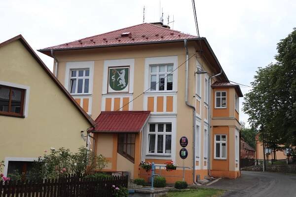 Vlkovice - obecní úřad foto 1