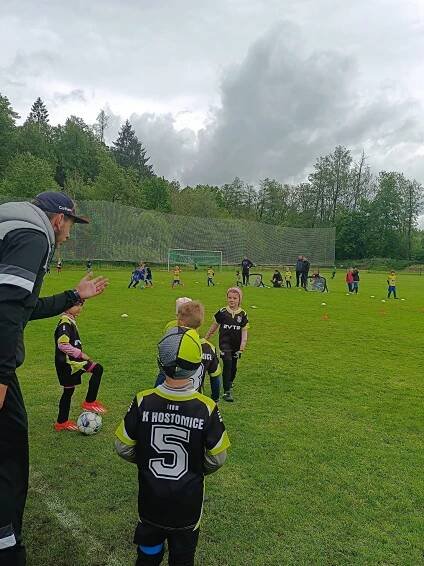 Školička na turnaji v Novém Kníně – SK Hostomice pod Brdy, z.s.