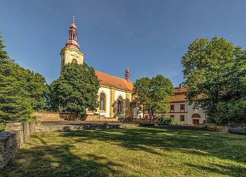 Barokní klášter servitů s kostelem Panny Marie Sedmibolestné Rabštejn nad Střelou