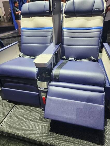 Untied Airlines economy plus seat seperators
