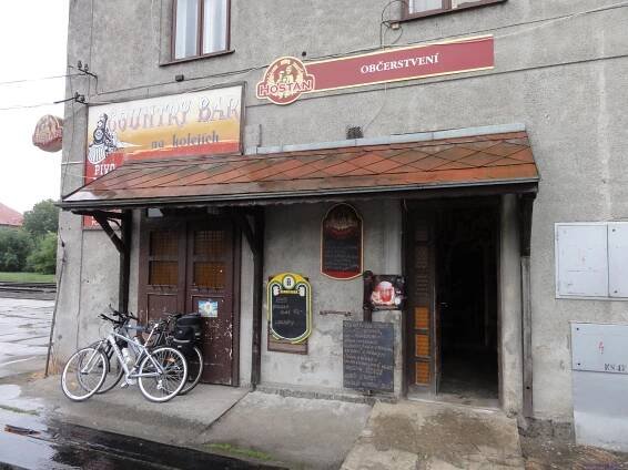 Country bar na kolejích - Okříšky | Katalpa