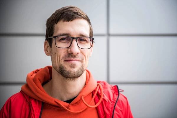 Tréner radí, ako plávať: Nohy nie sú motorom. Ponorte hlavu alebo radšej plávajte na chrbte