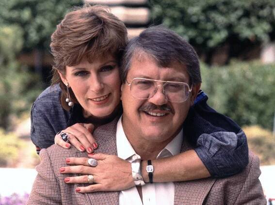 Alex Karras and Susan Clark embracing.