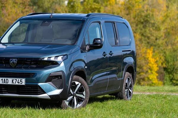 Dlouhý Peugeot Rifter s naftovým motorem je parádní univerzál, který odveze velkou rodinu nebo objemný náklad