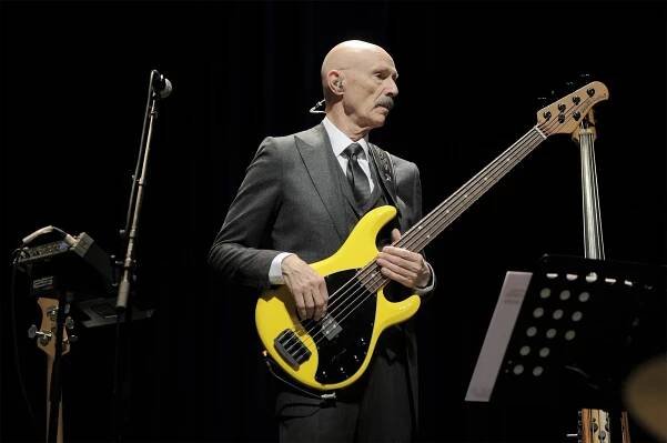 Tony-Levin