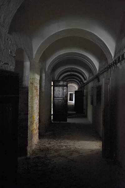 Soubor:Káznice-na-Cejlu2015zp.jpg – Wikipedie