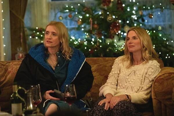 Zlé sestry - Hajzl - Z filmu - Anne-Marie Duff, Eva Birthistle