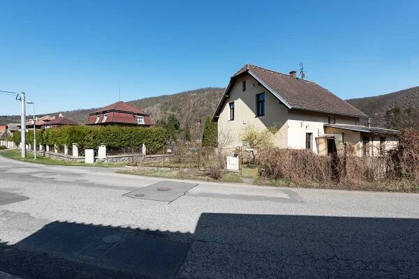 Dvougenerační RD (4+1 a 3kk), poz. 630m2, obec Měchenice, okr. Praha - Západ - Grygar reality