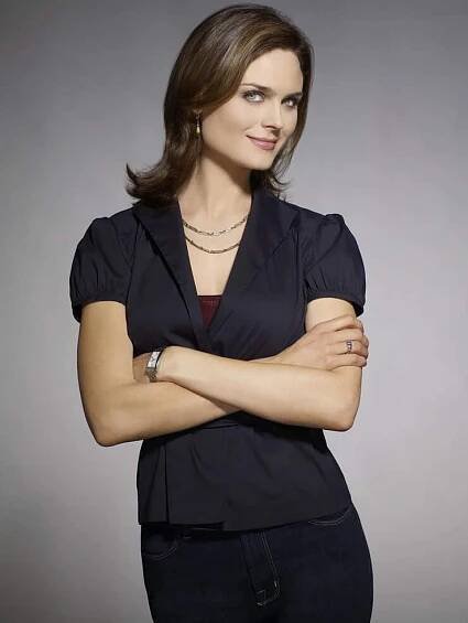 62 Emily Deschanel Sexy Pictures Prove That She Is An Angel | CBG