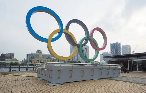 Už tři z českého týmu. Pozitivních testů mezi účastníky olympiády přibývá, stejně jako dalších problémů kritizovaných her
