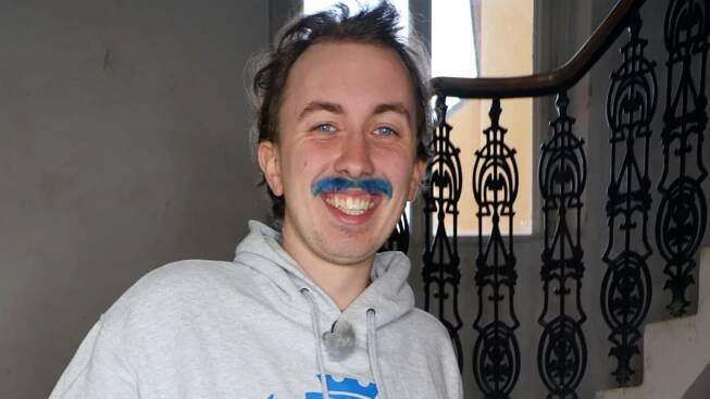 Lumír Blažek třené těsto utřel utěrkou