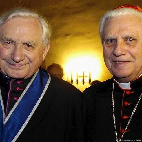 Ex-pope visits ailing brother in Bavaria